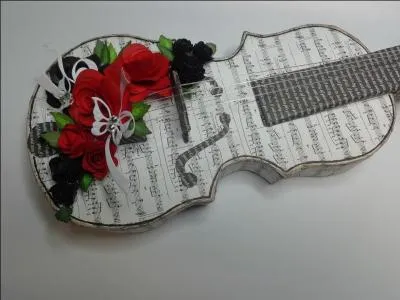 Qui chantait "C'est par toi que j'aurai mes plus beaux souvenirs, je n'ai pas de passé, tu es mon avenir", dans sa chanson "Papa chanteur" ?