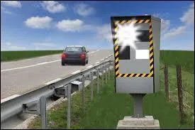 Vous voilà jeune conducteur et arrive la première infraction. C'est un contrôle radar automatisé qui vous a repéré ! 
Comment allez-vous être informé du retrait de points ?