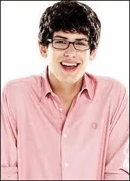 Qui joue son rôle ?