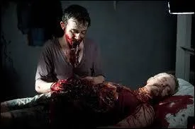 Après avoir subi une attaque venant de l'intérieur, de quoi se rendent compte les survivants de la prison ?