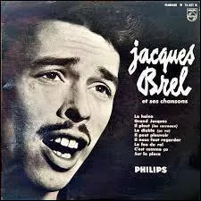 "Mais on a beau faire, on a beau dire / Qu´un homme averti en vaut deux / On a beau faire, on a beau dire / Ça fait du bien d´être amoureux" est le refrain d'une de ses chansons moins connues : laquelle ?