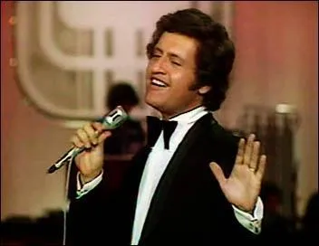 Dans une de ses chansons Joe Dassin disait : "On s'est aimé comme on se quitte, tout simplement sans penser à demain, à demain qui vient toujours un peu trop vite, aux adieux qui quelquefois se passent un peu trop bien". Quel en était le titre ?