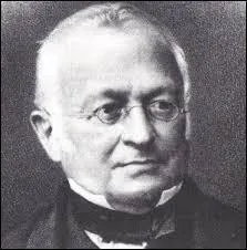 Je suis nommé président suite à l'adoption d'une loi, la loi Rivet. Mais l'Assemblée nationale voulait tellement revoir un roi au pouvoir que j'ai démissionné... Mon nom est :