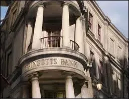 Les parents de Harry n'étaient pas des aristocrates et des millionnaires, comme la famille Black. Alors, comment les parents de Harry mort si jeunes, ont-ils pu lui laisser autant d'argent ?