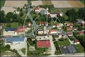 Voici la commune champardennaise de Dampierre-sur-Moivre vue du ciel. Elle se situe dans le d&eacute;partement ...