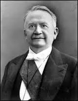 En 1934, je deviens président du Conseil. Je m'oppose au nationalisme naissant en Allemagne. Je m'appelle :