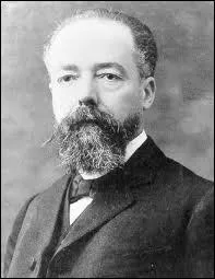 C'est au second tour de scrutin que j'ai été élu. Et tout allait bien, jusqu'à ce que Paul Gorgulov prenne la décision de m'assassiner. Quel est mon nom ?