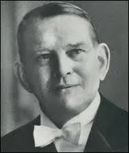 On se rappelle de ma démission suite à l'annonce de la fin de la Quatrième République. Quel est mon nom ?