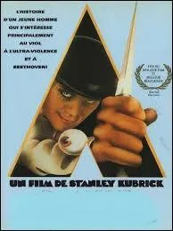 Dans ce film, le talentueux Malcolm McDowell incarne le personnage principal, fan de Beethoven et d'ultra-violence. Sorti sur les écrans en 1971 et réalisé par Stanley Kubrick, ce film a pour nom :