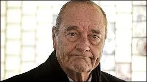 À ma connaissance, je suis pas encore mort en 2015. J'ai été élu en 1995 et ai dissous l'Assemblée nationale deux ans après. Trouvez mon nom !