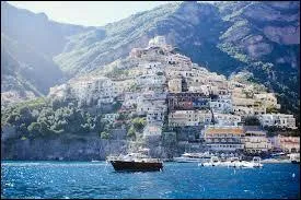 Quel constructeur automobile a fabriqué des "Capri" de 1962 à 1986 ?