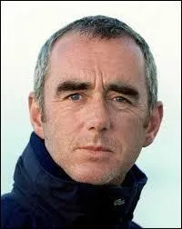 Quel navigateur nantais au palmarès bien garni se fait parfois appeler "Monsieur Multicoque" ou encore "Le petit lutin" pour les intimes ?