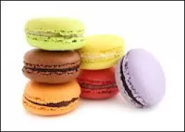 Les macarons viennent évidemment :