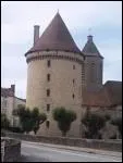 La tour Zizim fut construite entre 1484 et 1486, pour garder en exil le prince Djem, prétendant au titre d'empereur ottoman, "protégé" par les hospitaliers de Saint-Jean-de-Rhodes. Elle est dans le Limousin à ...