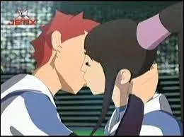 Avec qui sort-il pendant les saisons 1 et 2 ?