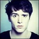 Qui est ce jeune homme dont une vidéo s'appelle : "Le selfie" ?