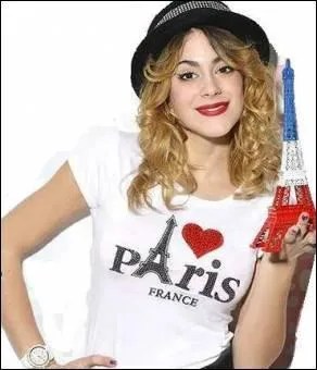 Quel est le nom de famille de Violetta ?