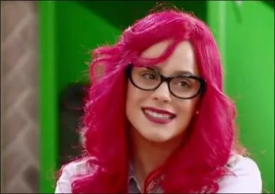 Dans la saison 3, Violetta s'est fait passer pour :