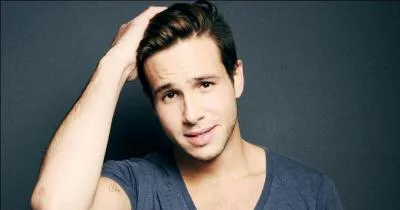 Dans la saison 3, Alex est son nom pour entrer au studio mais quel est son vrai nom en dehors du studio ?