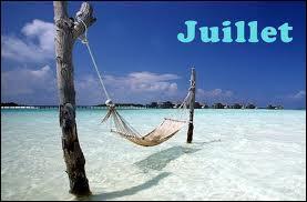Juillet est synonyme de vacances ! Comment dit-on "juillet" en anglais ?