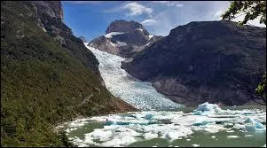 Voici le spectaculaire glacier Serrano dans le parc national Bernardo O'Higgins. Vous pourrez peut-être le contempler lors de votre prochain voyage :