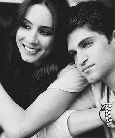 Qui est ce couple harcelé par un mystérieux A ?