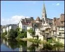 Au bord de la creuse, cette ville est gardée par la Bonne Dame.