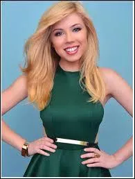 Joue-t-elle dans plusieurs séries ?