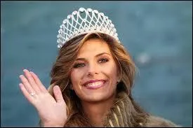 Elle s'est présentée au concours de Miss Univers 2014. Elle a été éliminée mais reste dans le top...