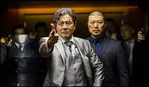 Qu'est-ce que Monsieur Jang r&eacute;pond quand son soldat lui demande qu'est-ce qu'il va faire de Lucie ?