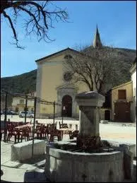 Nous sommes à Saint-André-les-Alpes. Commune Bas-Alpine, elle se situe en région ...