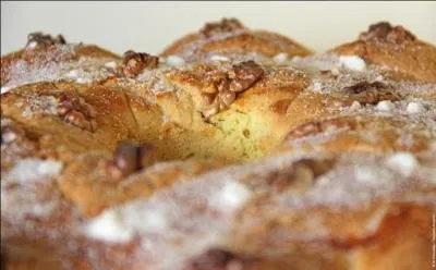 Cette pâtisserie est une spécialité aveyronnaise. Quel nom porte-t-elle précisément et non l'appellation générique ?