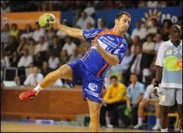 Qui d'autre joue à ce même poste ?