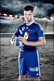 A quel poste joue-t-il ?