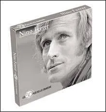 En quelle année accompagne-t-il la chanteuse Nancy Holloway ?