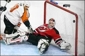 Années 2000-2010 : Le premier dans la plupart des catégories (victoires, matchs joués, blanchissages...), ses exploits sont attribuables au fait qu'il faisait partie d'une équipe très axée sur la défensive, qu'il eut une très longue carrière mais aussi grâce à son très grand talent.