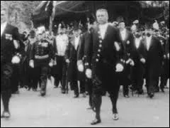 Officieusement, comment serait-il mort ?