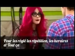 Pourquoi Violetta se déguise-t-elle de cette manière ?