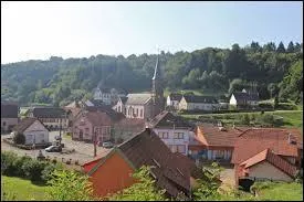 Village lorrain de l'arrondissement de Sarreguemines, Hottviller se situe dans le département ...