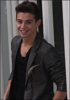 Qui est ce personnage qui apparaît au cours de la saison 1 ?