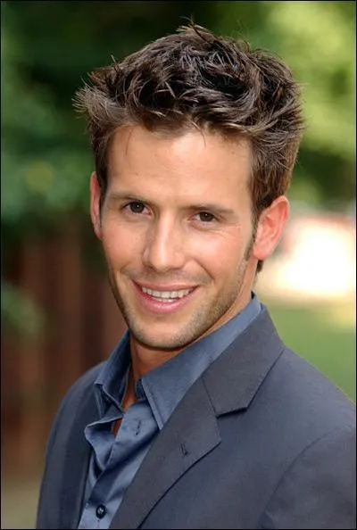 Il remplace ce dernier suite à sa démission, il s'appelle ...