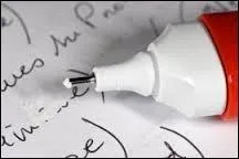 Je corrige les textes, je suis...