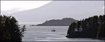 Quel oc&eacute;an borde l'archipel Alexandre ?