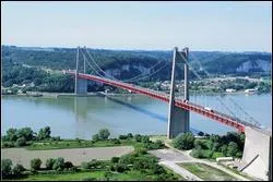 Quel est ce pont suspendu sur la Seine entre l'Eure et la Seine-Maritime, 
construit en 1959 d'une longueur de 1420 mètres ?
