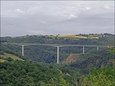 Quel est ce viaduc en''poutre-caisson'' sur le Viaur, d'une longueur de 572 m, 
construit en 1998 ?