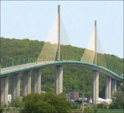 Comment s'appelle ce pont hauban&eacute; sur la Seine de 1278 m de longueur, construit en 1977 ?