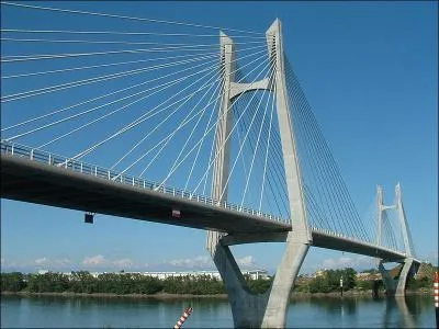 Comment s'appelle ce pont hauban&eacute; sur le Rh&ocirc;ne d'une longueur de 407 m etconstruit en 2000 ?
