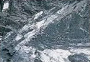 Par contre nous avons ici un gris moyen bleuté.