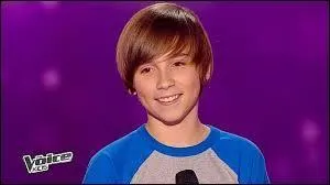 "Place des grands hommes" (Patrick Bruel) est une chanson interprétée ce soir par Hugo, âgé de 12 ans. Avec quel coach est-il allé par défaut ?