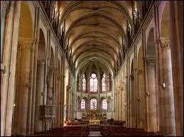 De quel style est l'intérieur de cette construction ?